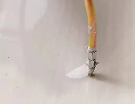 永善瓷砖空鼓维修公司专业解答在瓷砖铺贴过程中，如果使用的砂料过粗（如全部使用了粗砂），可能会导致以下问题